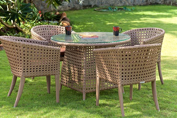 Lawn-dining