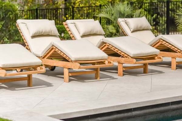 Poolside-Bed2